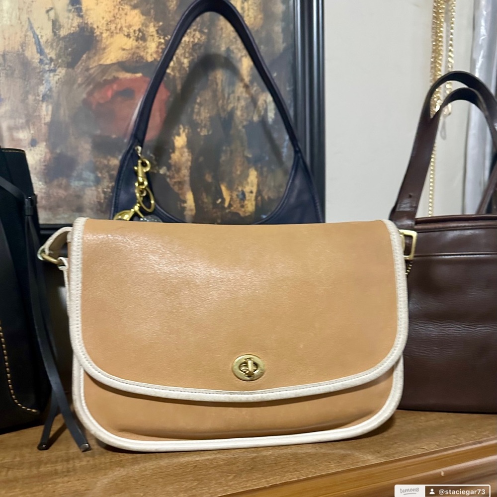 Coach Vintage Spectator City Bag in Tan and White. - Picture 2 of 8